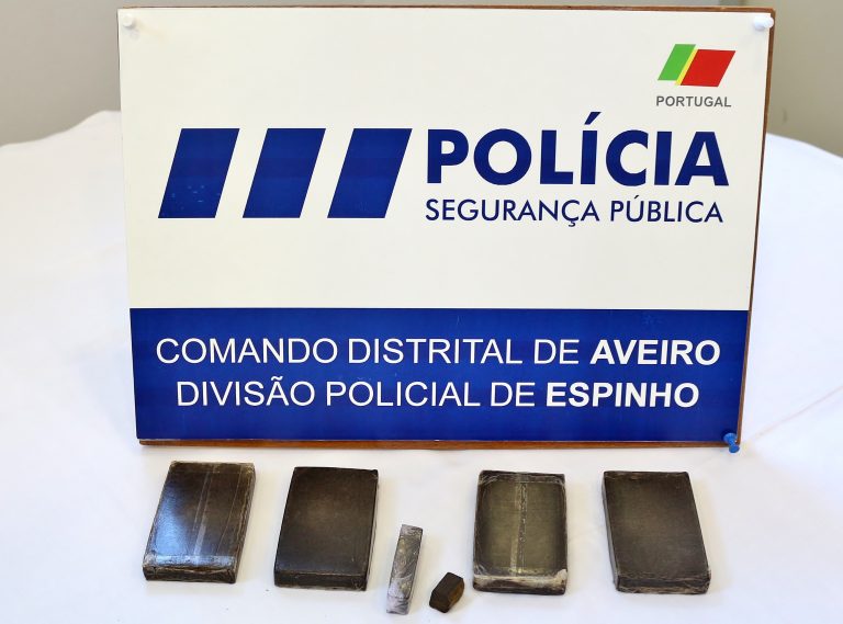 Detido homem e apreendidas cerca de 2.111 doses de estupefaciente