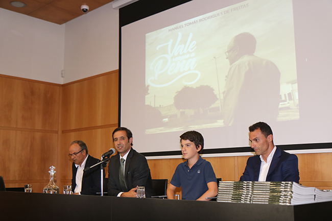 ‘Vale sempre a pena’ de Manuel Freitas ‘Vale sempre a pena’ de Manuel Freitas