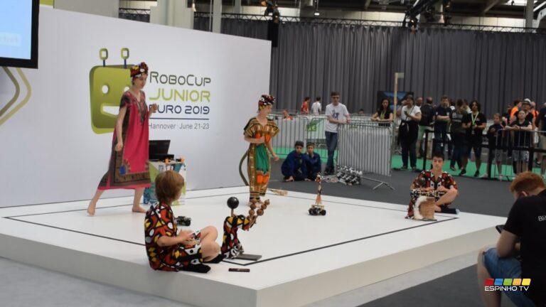 Jovens Espinhenses participam em competição europeia de robótica Jovens Espinhenses participam em competição europeia de robótica
