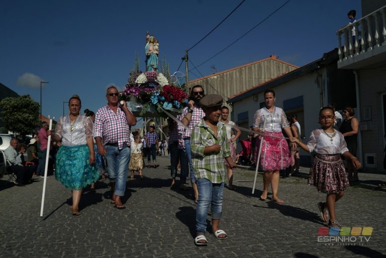 Multidão para ver passar a Procissão de Nª Srª do Mar Multidão para ver passar a Procissão de Nª Srª do Mar