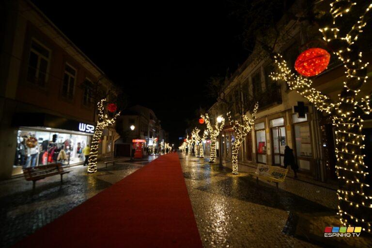 Luzes de Natal iluminam a cidade Luzes de Natal iluminam a cidade