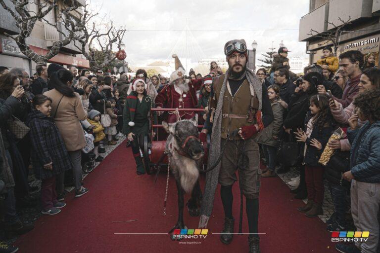 Multidão para ver o Pai Natal em Espinho