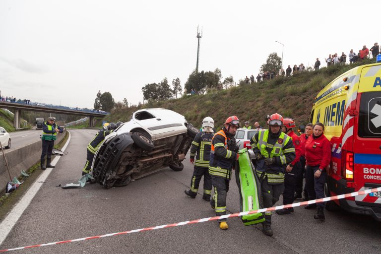 Acidente na A29 no sentido Porto-Espinho