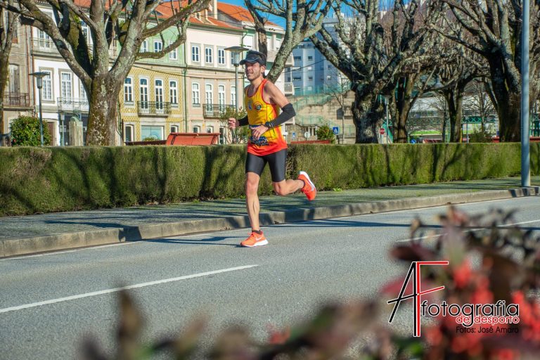 André Guimarães destaca-se entre os cerca de 4 mil participantes da Meia Maratona Manuela Machado