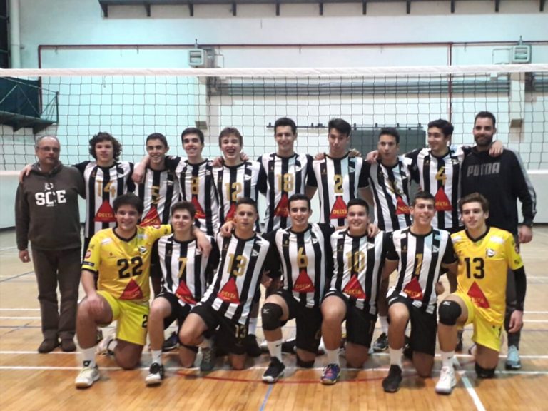 Voleibol SCE: Juniores Masculinos Tri-Campeões Voleibol SCE: Juniores Masculinos Tri-Campeões