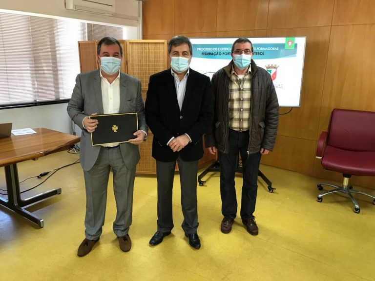 Futebol: SC Espinho recebe distinção como entidade formadora
