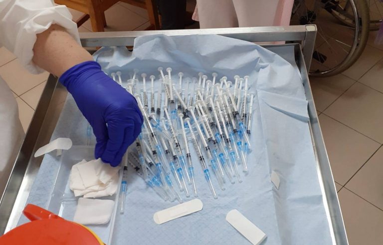 Idosos de lares de Espinho já foram vacinados