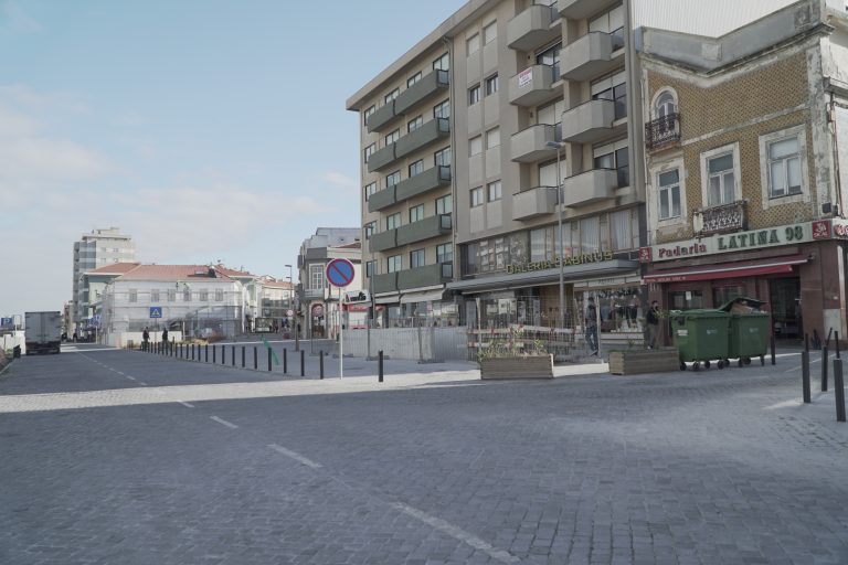 Parte da rua 8 abre ao trânsito na RECAFE