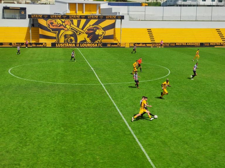 Futebol: SC Espinho vence o Lourosa