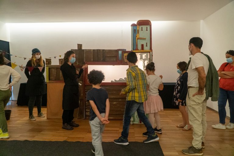 “Grãos de Areia” e visita orientada à exposição Palco das Marionetas