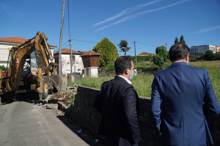 Obra de alargamento da Viela da Aldeia em Anta
