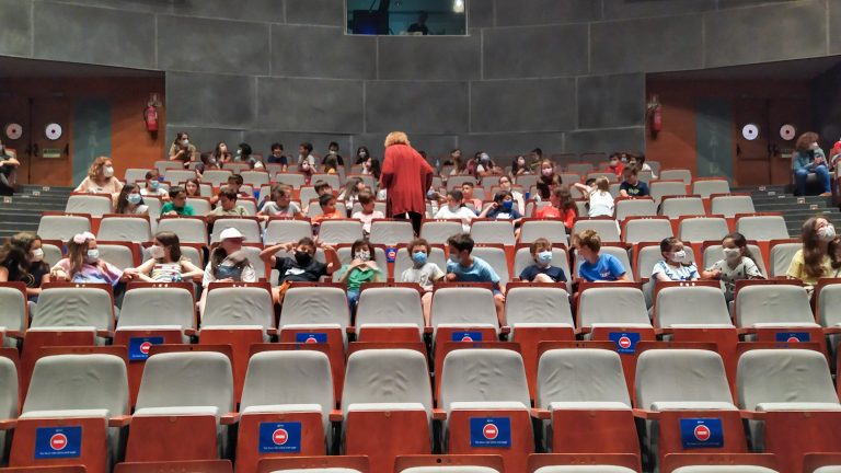 Alunos finalistas das escolas do concelho foram ao cinema