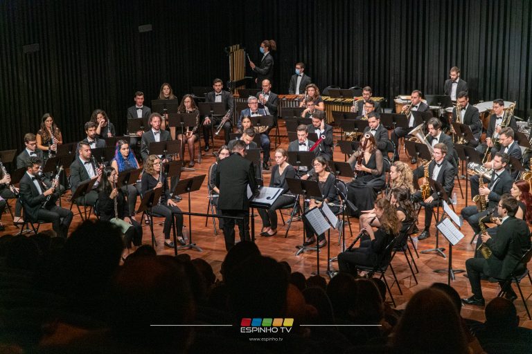 Música e Monumentos pela Banda União Musical Paramense Música e Monumentos pela Banda União Musical Paramense