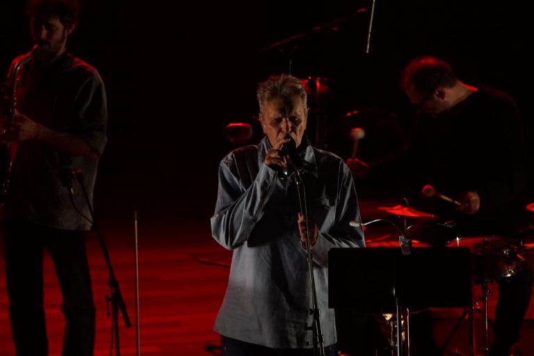 Rui Reininho subiu ao palco do Auditório de Espinho – Academia Rui Reininho subiu ao palco do Auditório de Espinho – Academia