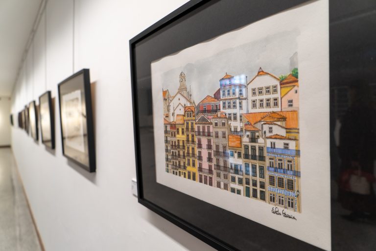 Inaugurada exposição de aguarelas de Sílvia Correia no Multimeios