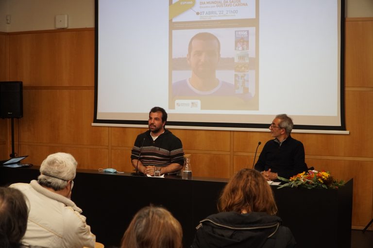 Biblioteca encheu para ouvir Gustavo Carona