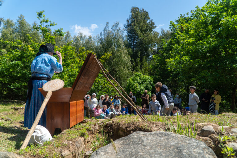 “Visita Encenada Guiada” ao Castro de Ovil “Visita Encenada Guiada” ao Castro de Ovil