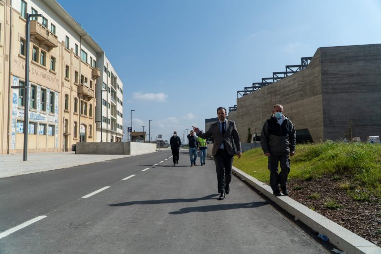 Rua 8 aberta ao trânsito