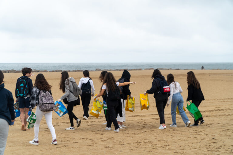 Dia Mundial dos Oceanos comemorado entre a Praia e a Biblioteca Dia Mundial dos Oceanos comemorado entre a Praia e a Biblioteca