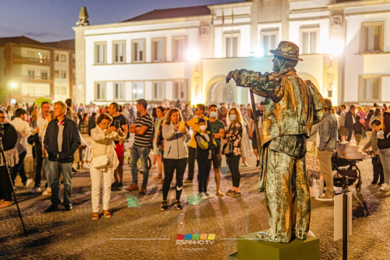 Lu(g)ar de Estátuas Vivas deram início ao Encontro Internacional