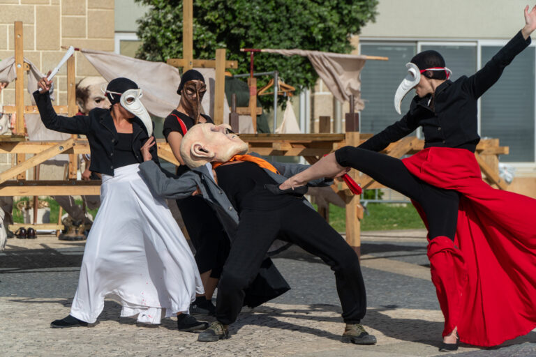 Espetáculo “Palaphita” animou fim de tarde na esplanada