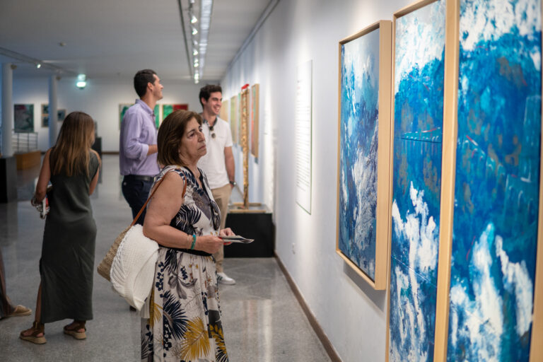 Inaugurada exposição “Um Sentimento sem País no Mundo” no Multimeios
