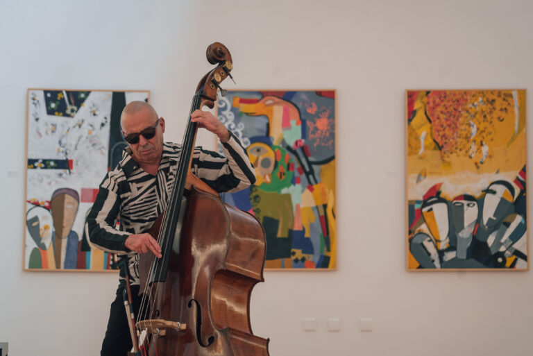 Encerramento em festa da exposição de Cabral Pinto e Lauren Maganete no Museu