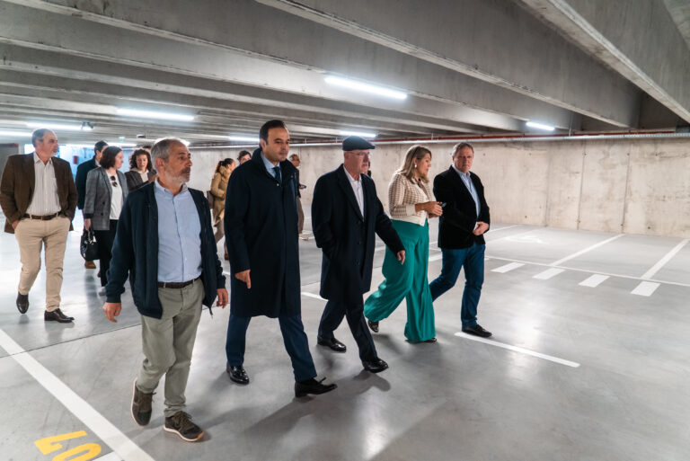 Aberto Parque de Estacionamento do ReCaFe Aberto Parque de Estacionamento do ReCaFe