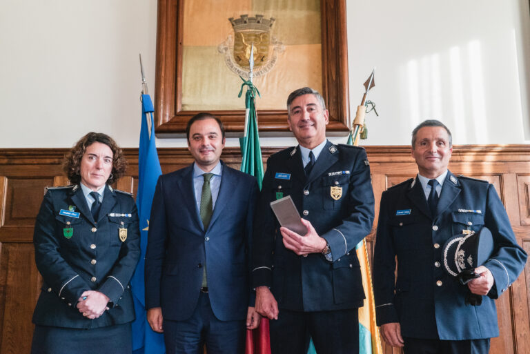 Município de Espinho marcou passagem de testetumunho do Comanda da PSP de Espinho Município de Espinho marcou passagem de testetumunho do Comanda da PSP de Espinho