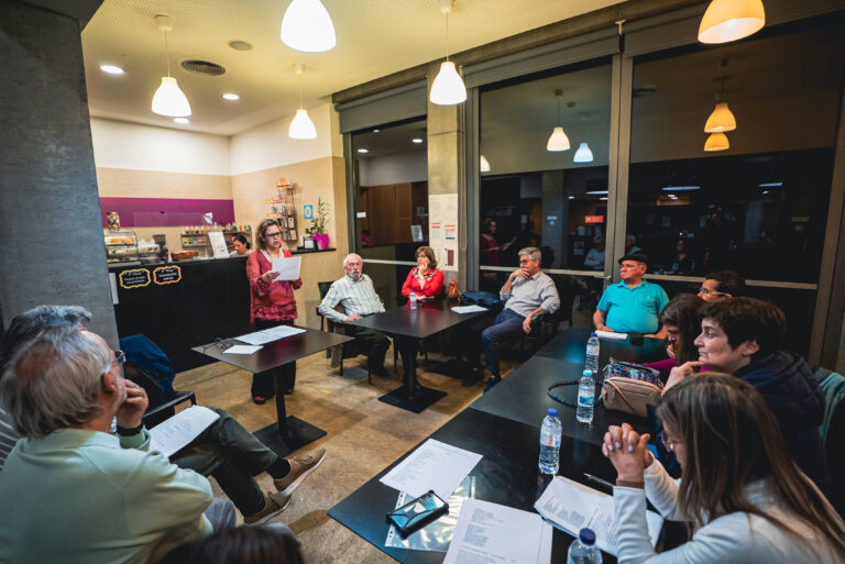 Noite poética para comemorar a Liberdade