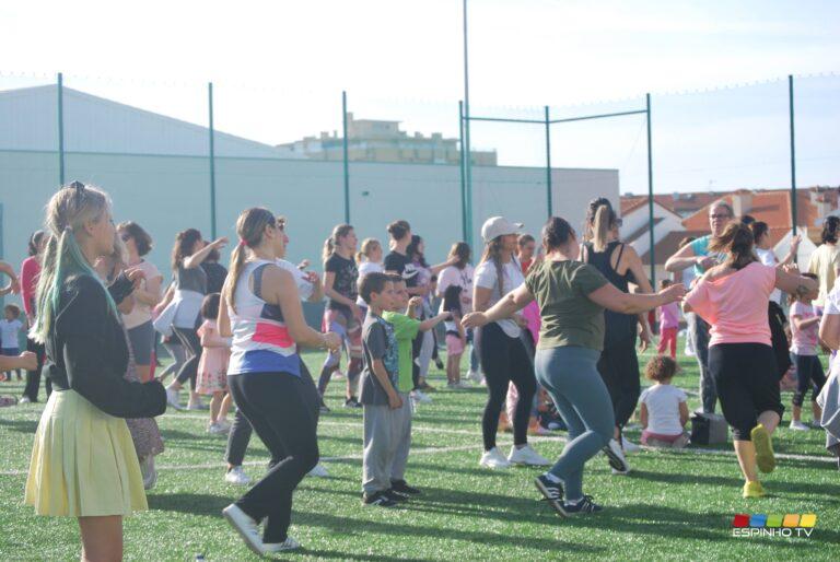 Dia da Mãe na Escola Básica Integrada Sá Couto celebrado ao ritmo do zumba Dia da Mãe na Escola Básica Integrada Sá Couto celebrado ao ritmo do zumba