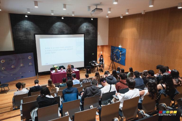 Ações de formação de sensibilização sobre orientação sexual e violência no namoro