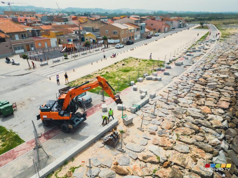 Recuperação do muro e passeio junto ao Bairro Piscatório