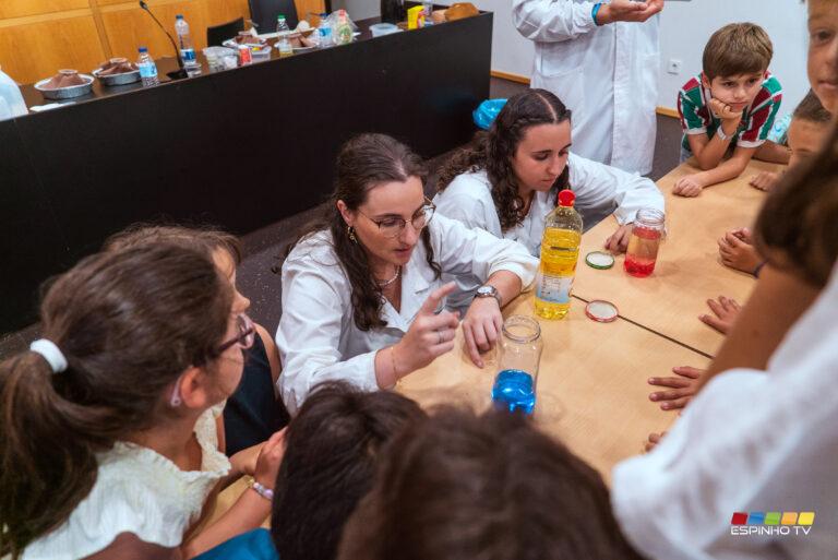 Crianças aprendem sobre diferentes profissões na Biblioteca Municipal Crianças aprendem sobre diferentes profissões na Biblioteca Municipal