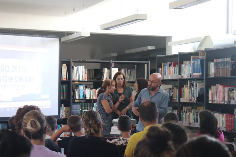 Projeto Erasmus “So U think U can Read the World??!! … Let´s get Medi@Smarter!” (AEMG@SMART) chega ao fim Projeto Erasmus “So U think U can Read the World??!! … Let´s get Medi@Smarter!” (AEMG@SMART) chega ao fim