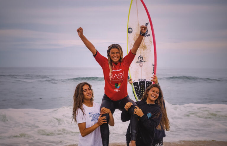 Surfista Núria Maganinho Campeã Nacional Esperanças Surfista Núria Maganinho Campeã Nacional Esperanças
