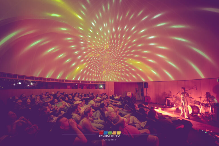 Marta vai a Marte: um concerto espacial no Planetário de Espinho Marta vai a Marte: um concerto espacial no Planetário de Espinho