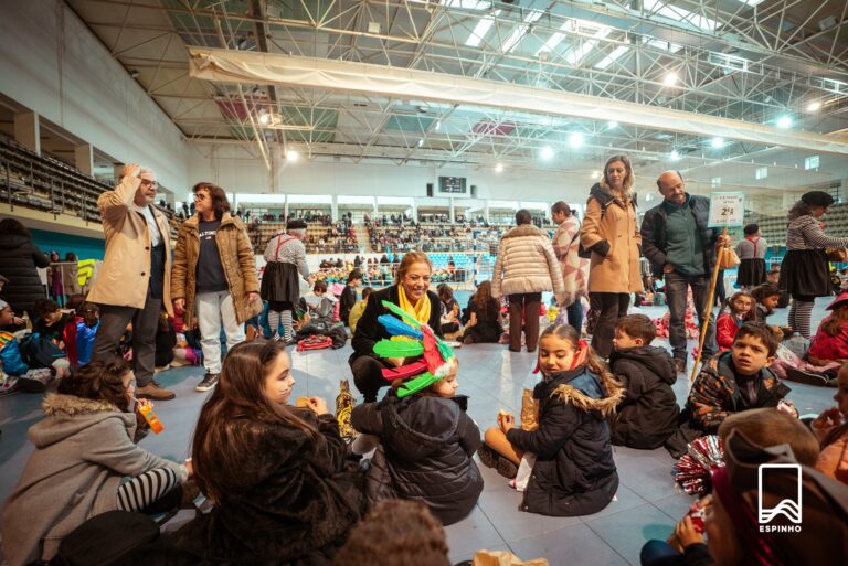 Vitamina de alegria no carnaval das escolas