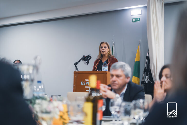 Autarquia e AAE celebram cedência de terrenos em dia de jantar de aniversário do clube