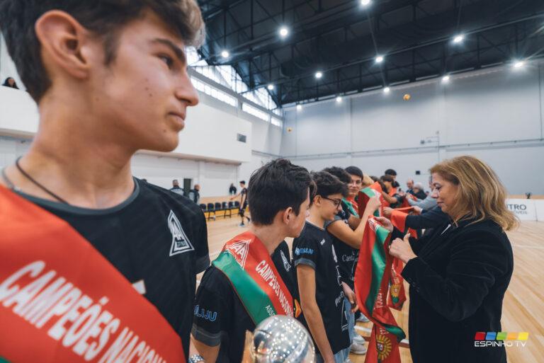 AAE honra Campeões de Iniciados de voleibol em jogo de alta competição AAE honra Campeões de Iniciados de voleibol em jogo de alta competição