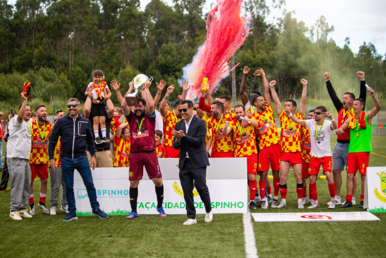 Futebol Popular: Leões Bairristas conquistam Taça Cidade de Espinho Futebol Popular: Leões Bairristas conquistam Taça Cidade de Espinho
