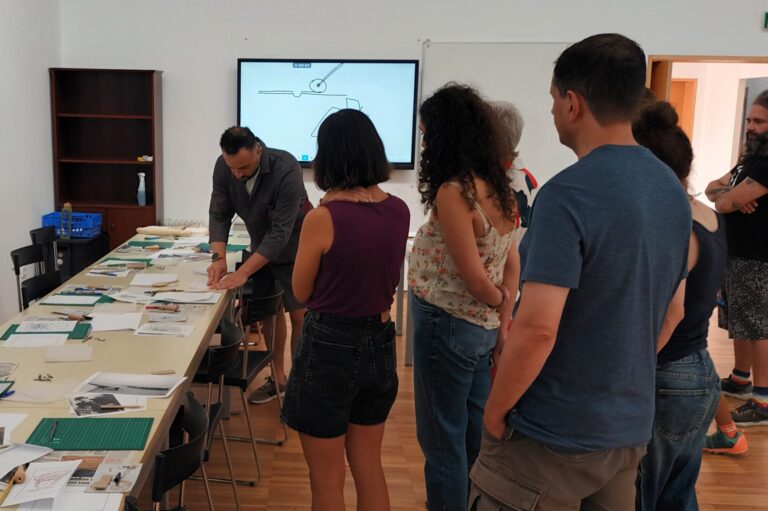 Município de Espinho promove oficina de impressão artística no âmbito do projeto “LIBERDADE E(M) POESIA” Município de Espinho promove oficina de impressão artística no âmbito do projeto “LIBERDADE E(M) POESIA”