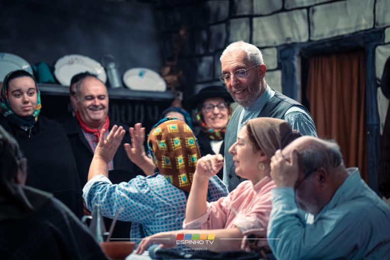 Encontro de Grupos de Janeiras em Paramos recria tradição