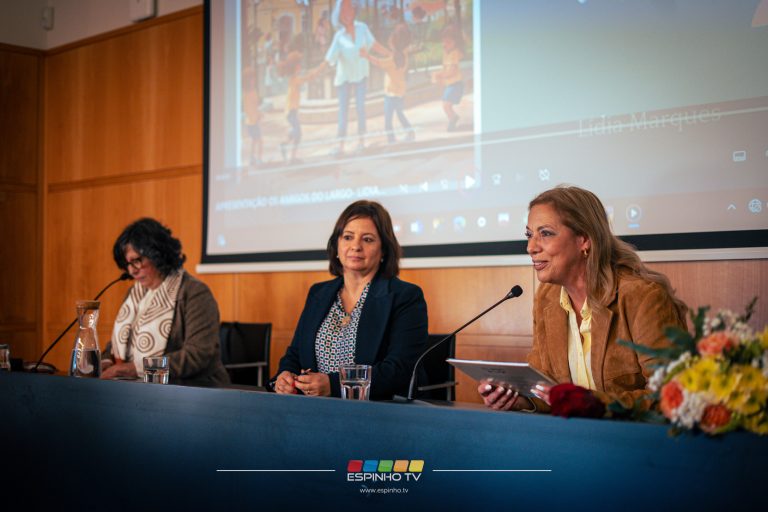 Sala cheia na apresentação do livro “Os Amigos do Largo” de Lídia Marques