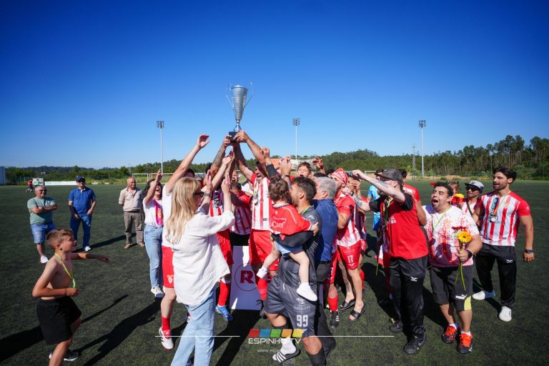 Águias de Paramos recebem Taça de Campeões da 2.ª Divisão da Liga RSTAR