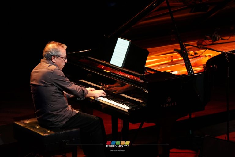 Mário Laginha homenageia Carlos Paredes no Auditório de Espinho – Academia