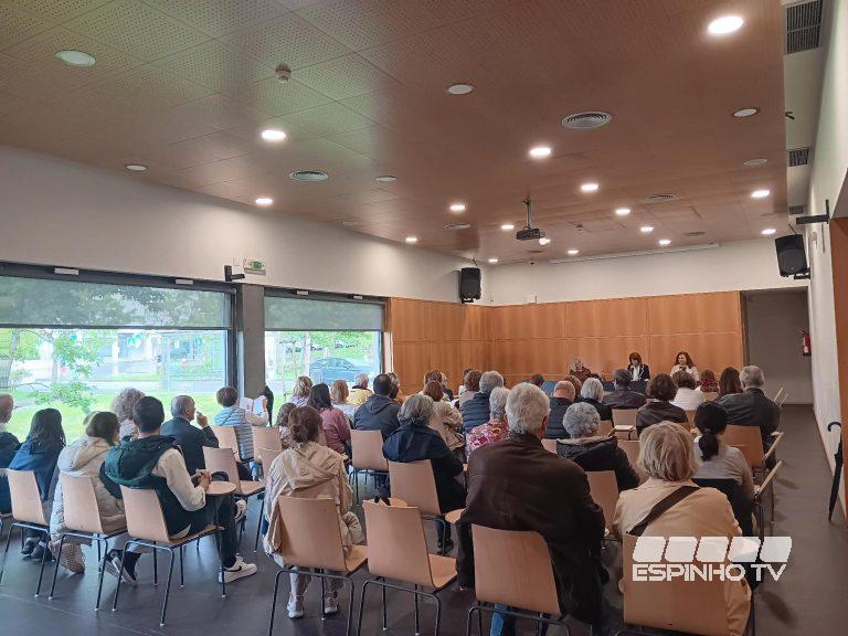 “A Menina que queria abraçar as nuvens” encheu de ternura a Biblioteca Municipal de Espinho