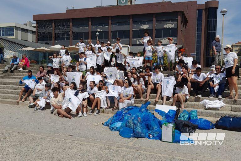 Praia da Baía acolheu ação de monitorização de resíduos com 72 alunos participantes