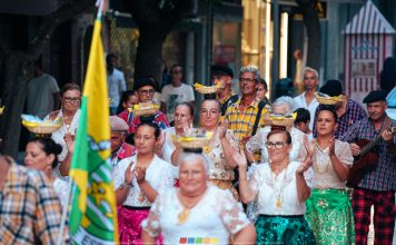 Desfile da Associação “O Mar é Nosso” animou a segunda noite das Festas de Nossa Senhora do Mar