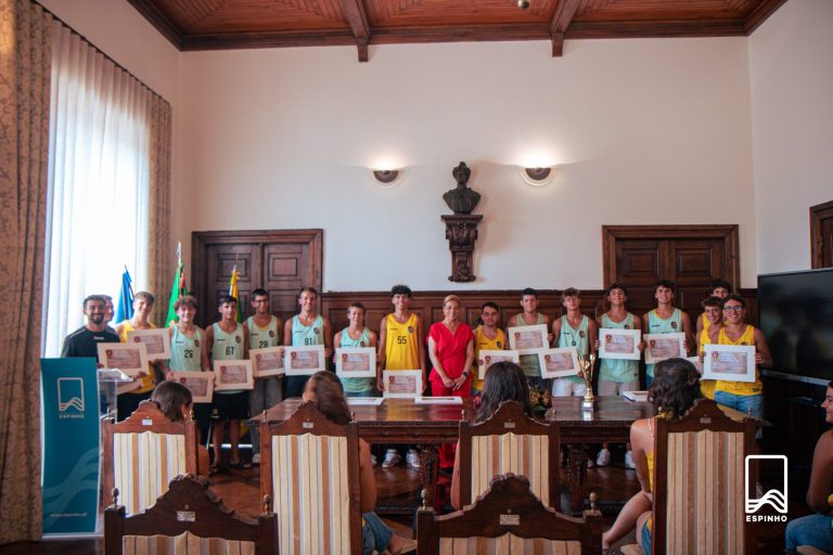 Município distingue atletas da EFE Os Tigres pela conquista dos títulos nacionais de andebol de praia